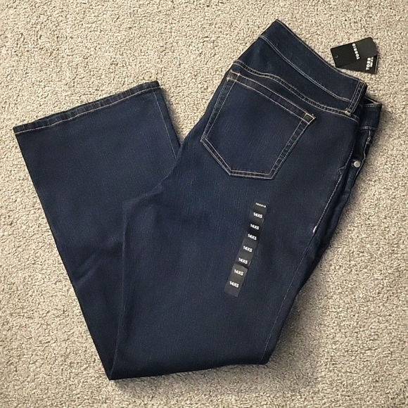 Torrid Relaxed Boot Jeans - Picture 1 of 6